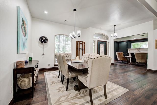 9513 S Foxmor Drive, Oklahoma City, OK 73165