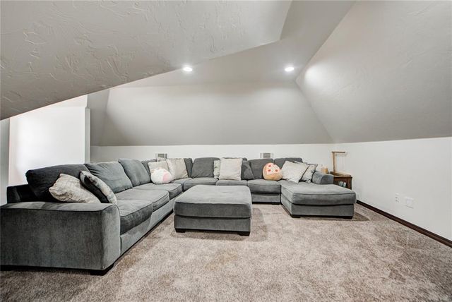 9513 S Foxmor Drive, Oklahoma City, OK 73165