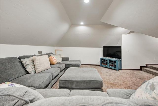 9513 S Foxmor Drive, Oklahoma City, OK 73165