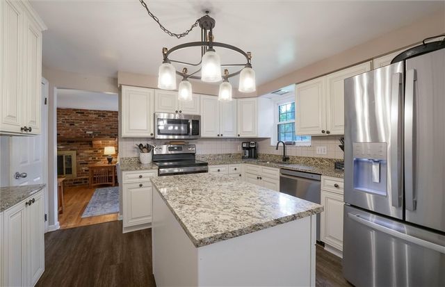 1520 Woodstream Dr, Shaler, PA 15116