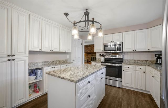 1520 Woodstream Dr, Shaler, PA 15116