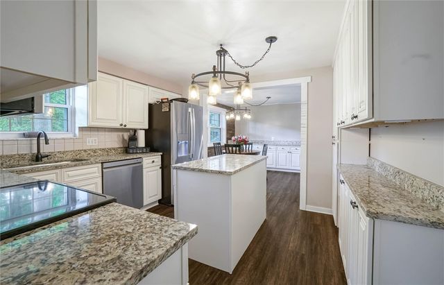 1520 Woodstream Dr, Shaler, PA 15116