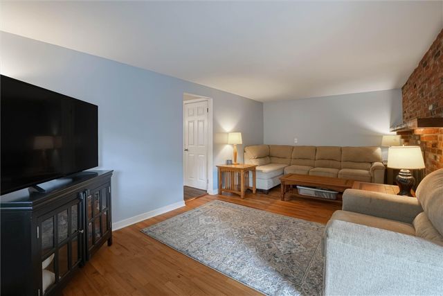 1520 Woodstream Dr, Shaler, PA 15116