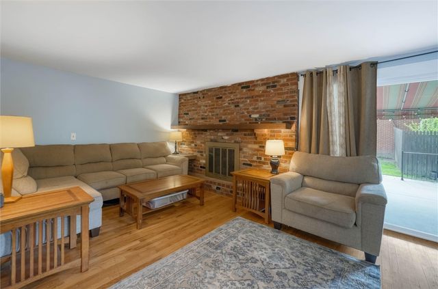 1520 Woodstream Dr, Shaler, PA 15116