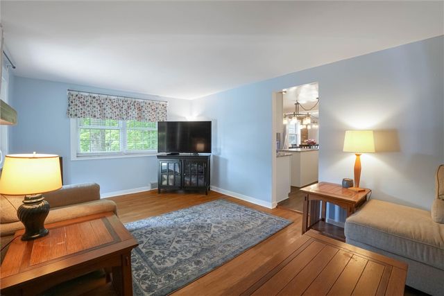 1520 Woodstream Dr, Shaler, PA 15116