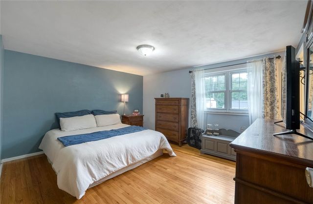 1520 Woodstream Dr, Shaler, PA 15116