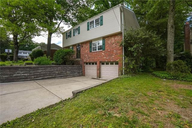 1520 Woodstream Dr, Shaler, PA 15116