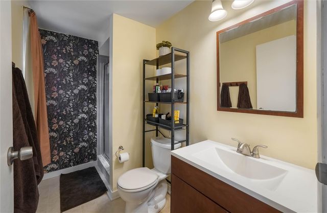 1520 Woodstream Dr, Shaler, PA 15116