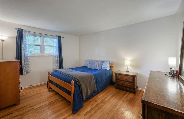 1520 Woodstream Dr, Shaler, PA 15116