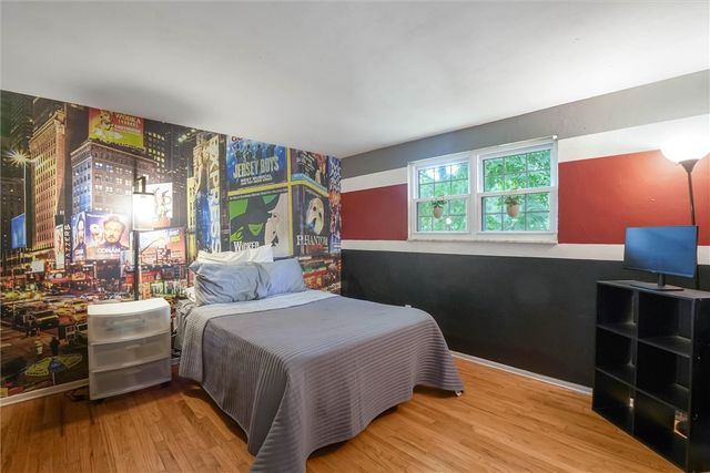 1520 Woodstream Dr, Shaler, PA 15116