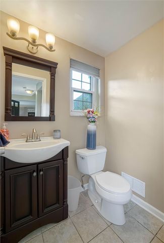 1520 Woodstream Dr, Shaler, PA 15116