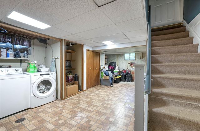 1520 Woodstream Dr, Shaler, PA 15116