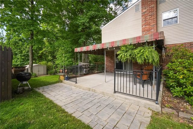 1520 Woodstream Dr, Shaler, PA 15116