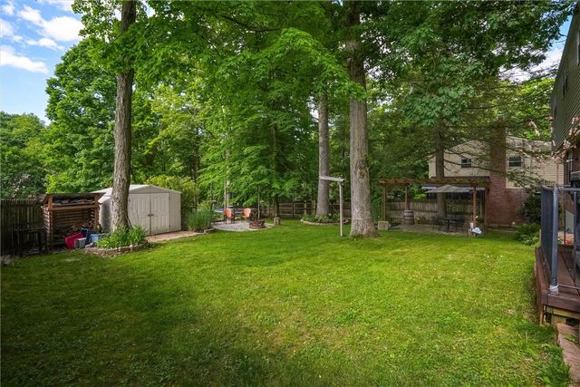 1520 Woodstream Dr, Shaler, PA 15116