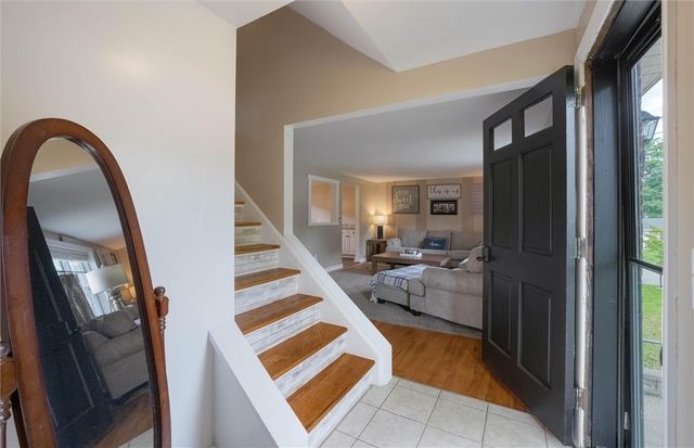1520 Woodstream Dr, Shaler, PA 15116