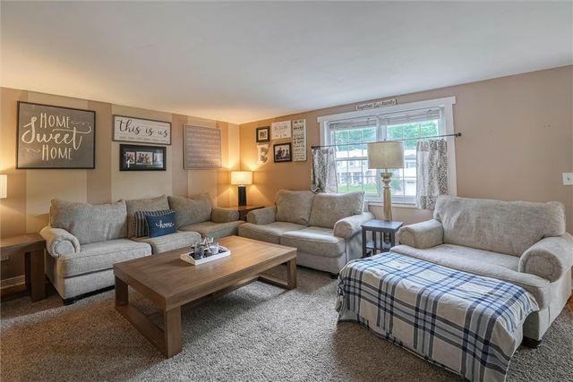 1520 Woodstream Dr, Shaler, PA 15116
