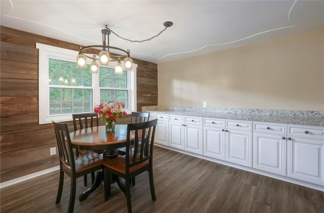 1520 Woodstream Dr, Shaler, PA 15116