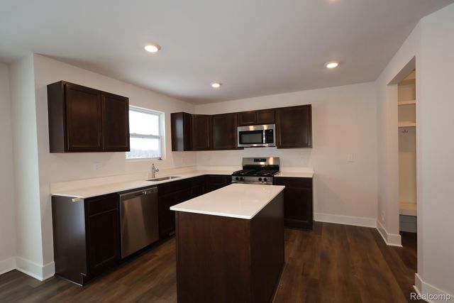 653 Swift Creek Drive, Chelsea, MI 48118