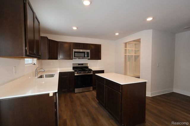 653 Swift Creek Drive, Chelsea, MI 48118