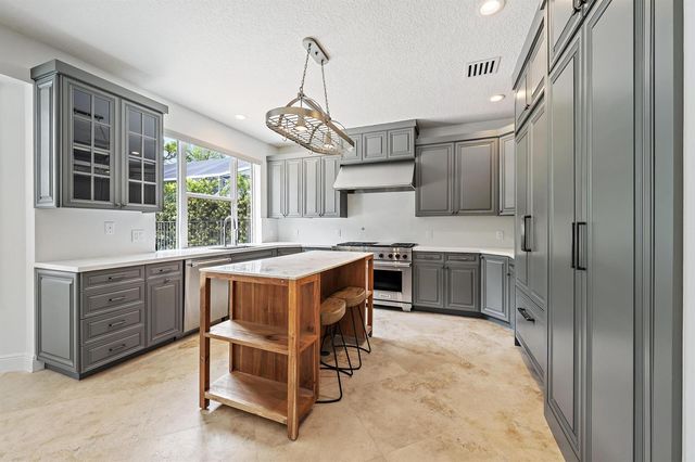 76 Princewood Lane, Palm Beach Gardens, FL 33410