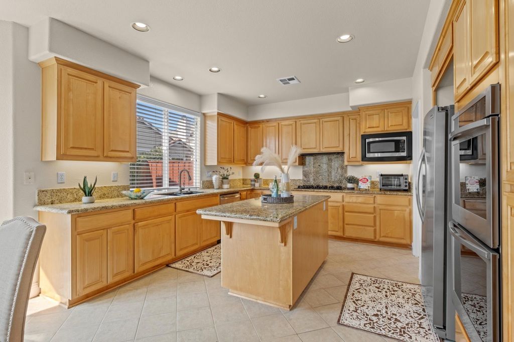 Image 15 of property listing at 4730 Westwood Ct, Dublin, CA 94568