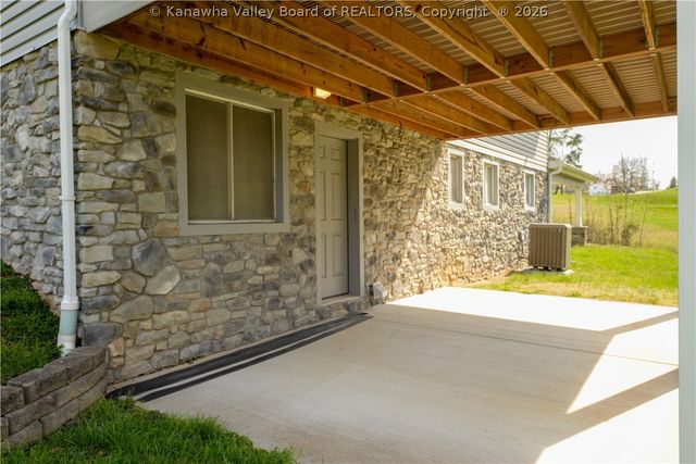 8917 Coal River Road, St Albans, WV 25177