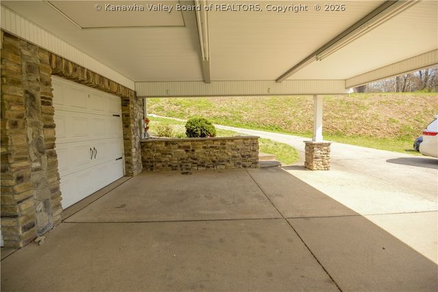 8917 Coal River Road, St Albans, WV 25177