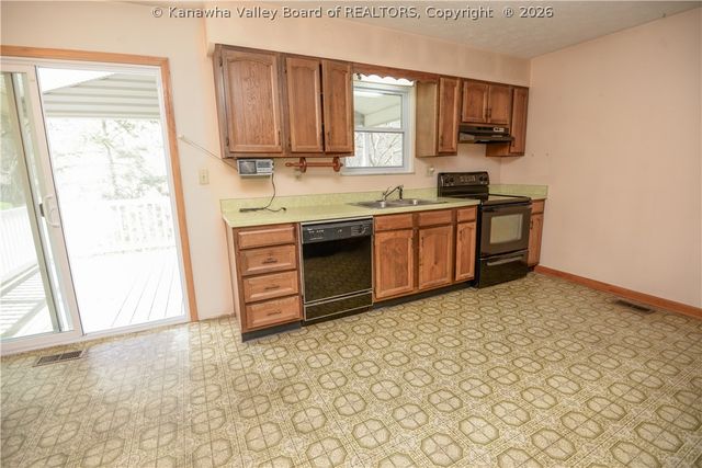 8917 Coal River Road, St Albans, WV 25177