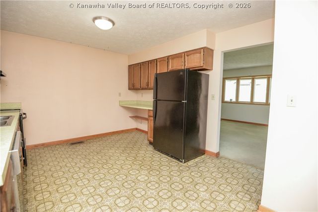 8917 Coal River Road, St Albans, WV 25177