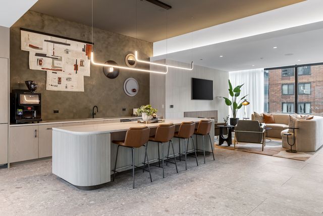 218 E Grand Avenue 606, Chicago, IL 60611