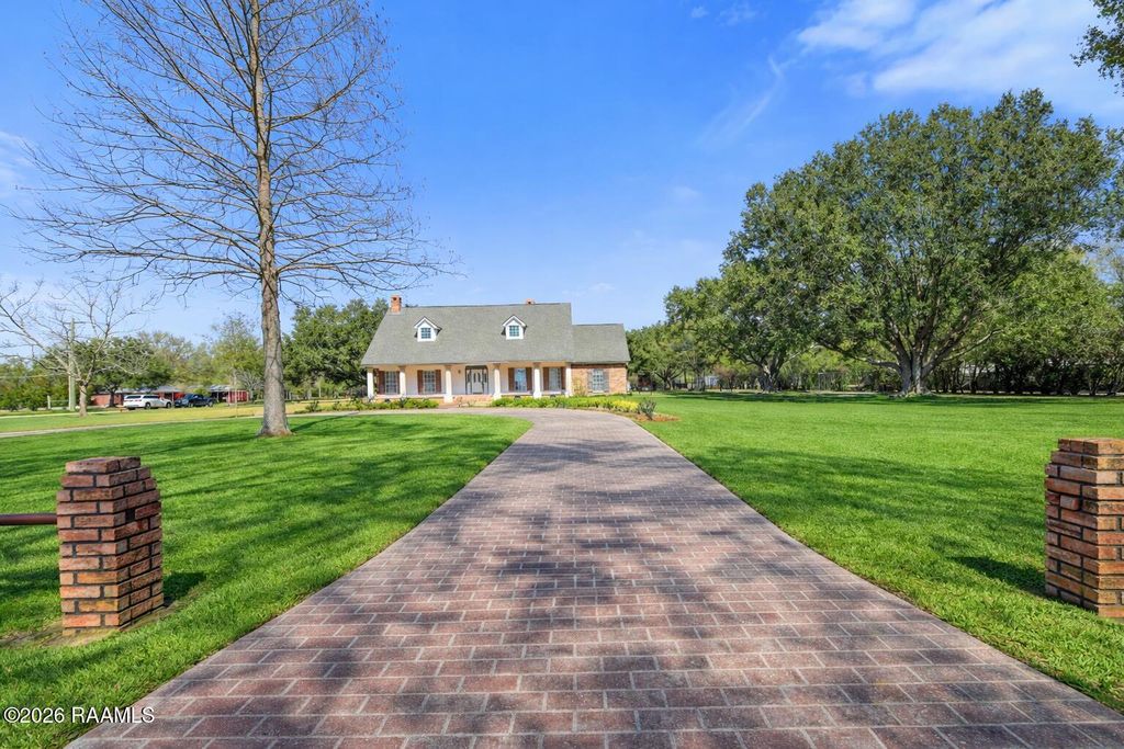 1110 Mardi Gras Road, Carencro, LA 70520