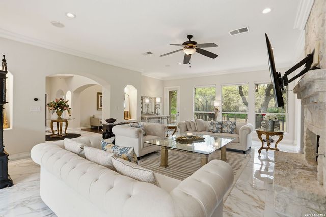 1 Belcourt Pl, San Antonio, TX 78257