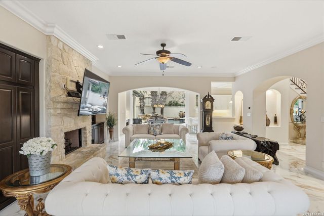 1 Belcourt Pl, San Antonio, TX 78257