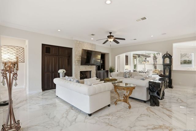 1 Belcourt Pl, San Antonio, TX 78257