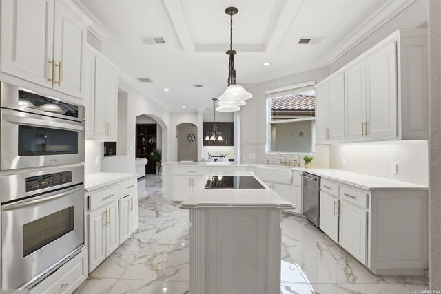 1 Belcourt Pl, San Antonio, TX 78257