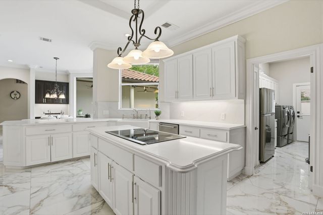 1 Belcourt Pl, San Antonio, TX 78257