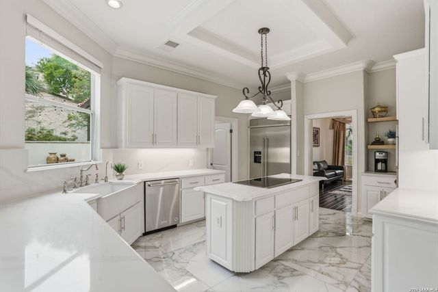 1 Belcourt Pl, San Antonio, TX 78257