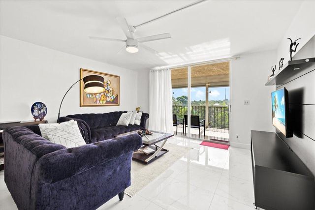 4550 NW 18th Avenue 406, Deerfield Beach, FL 33064