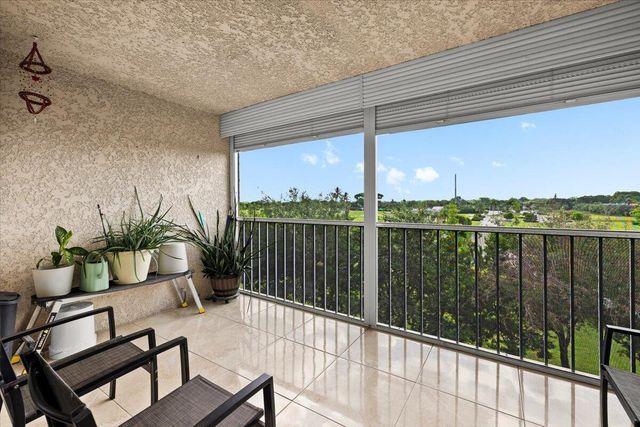 4550 NW 18th Avenue 406, Deerfield Beach, FL 33064