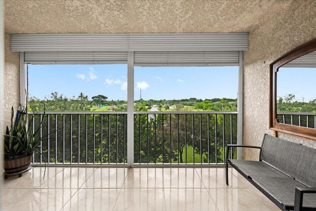 4550 NW 18th Avenue 406, Deerfield Beach, FL 33064