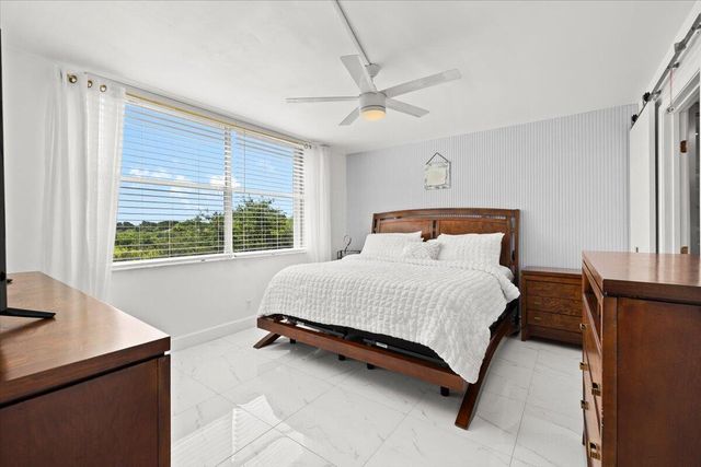 4550 NW 18th Avenue 406, Deerfield Beach, FL 33064