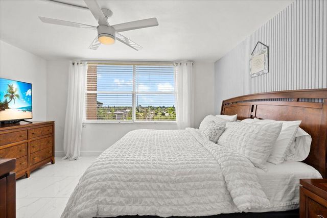 4550 NW 18th Avenue 406, Deerfield Beach, FL 33064
