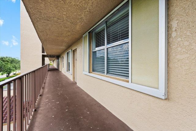 4550 NW 18th Avenue 406, Deerfield Beach, FL 33064