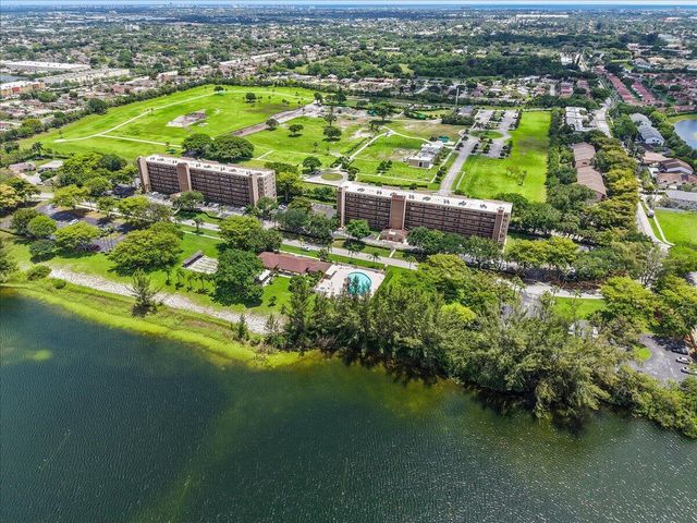 4550 NW 18th Avenue 406, Deerfield Beach, FL 33064