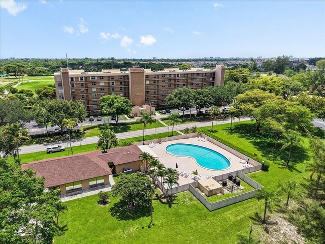 4550 NW 18th Avenue 406, Deerfield Beach, FL 33064