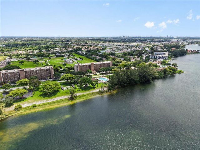 4550 NW 18th Avenue 406, Deerfield Beach, FL 33064