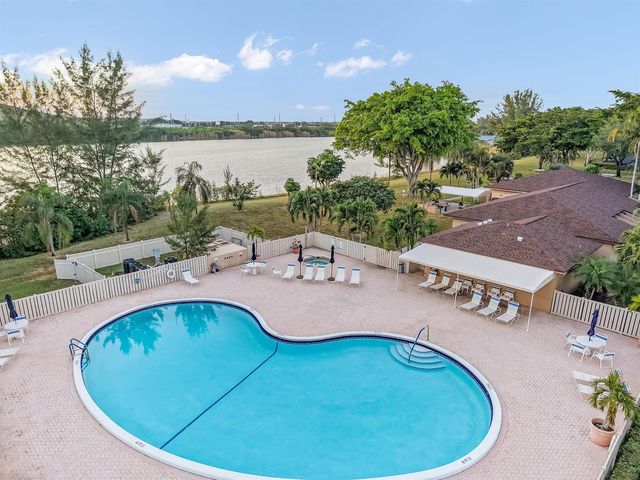 4550 NW 18th Avenue 406, Deerfield Beach, FL 33064