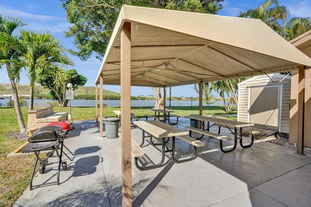 4550 NW 18th Avenue 406, Deerfield Beach, FL 33064