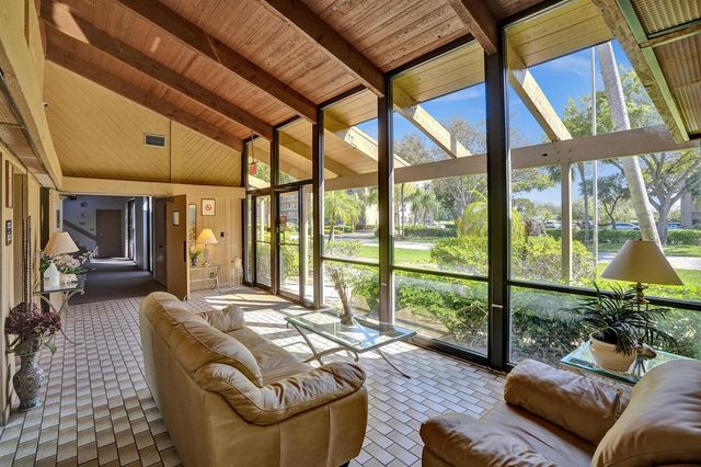 4550 NW 18th Avenue 406, Deerfield Beach, FL 33064