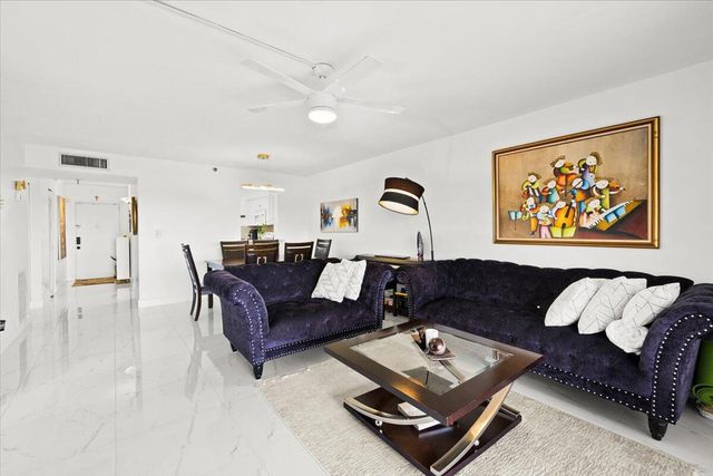 4550 NW 18th Avenue 406, Deerfield Beach, FL 33064